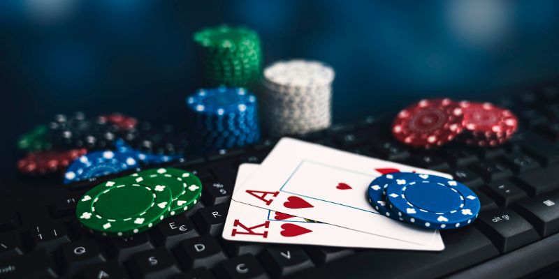 Poker là trò chơi thu hút nhiều người chơi 